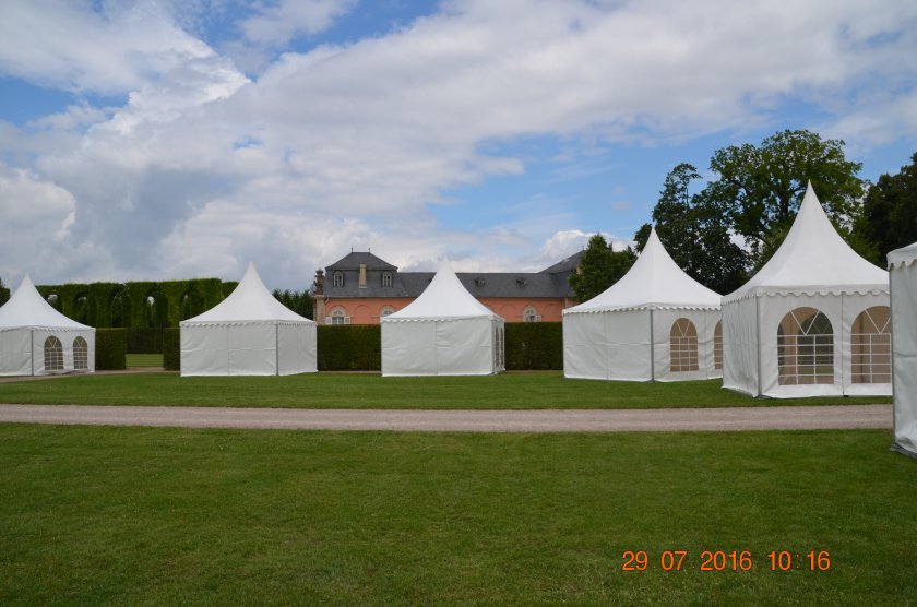 Ausstellungszelte am Schwetzinger Schloss