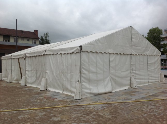 Multifunktionszelt mit Zeltbeschwerung Betongewichte in Speyer