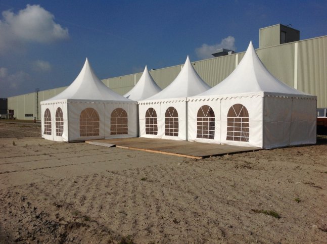 Pagodenzelte mit Regenverbindung in Germersheim